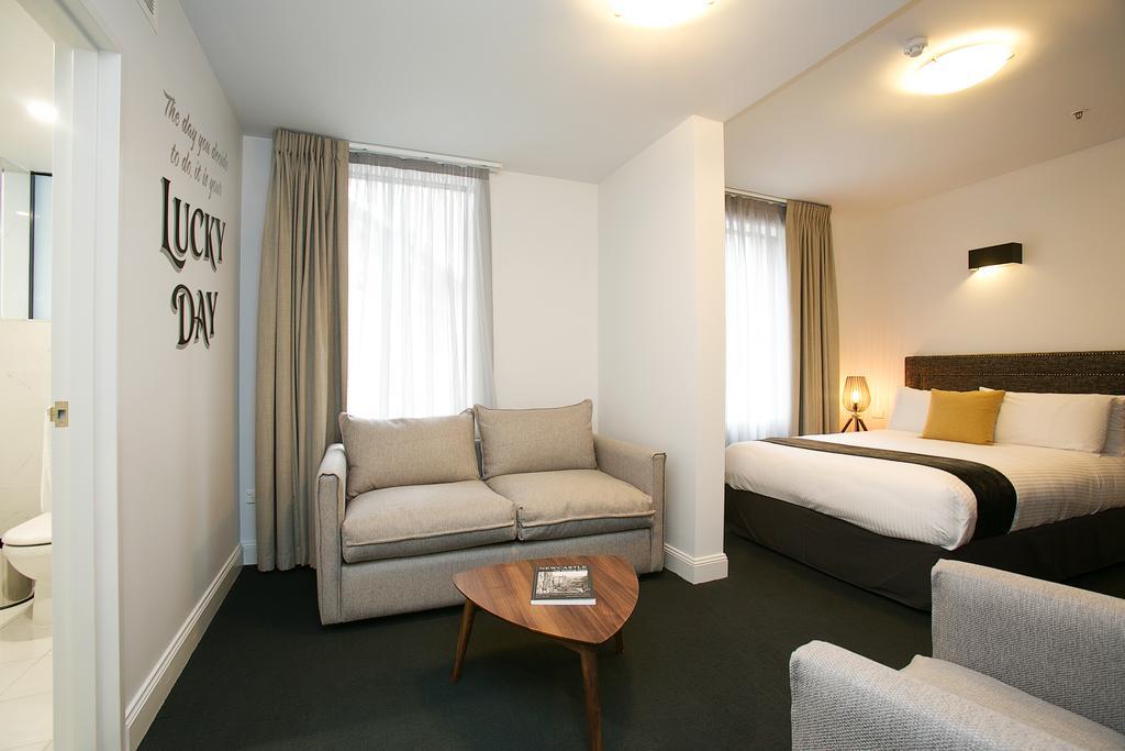 The Lucky Hotel Newcastle Szoba fotó